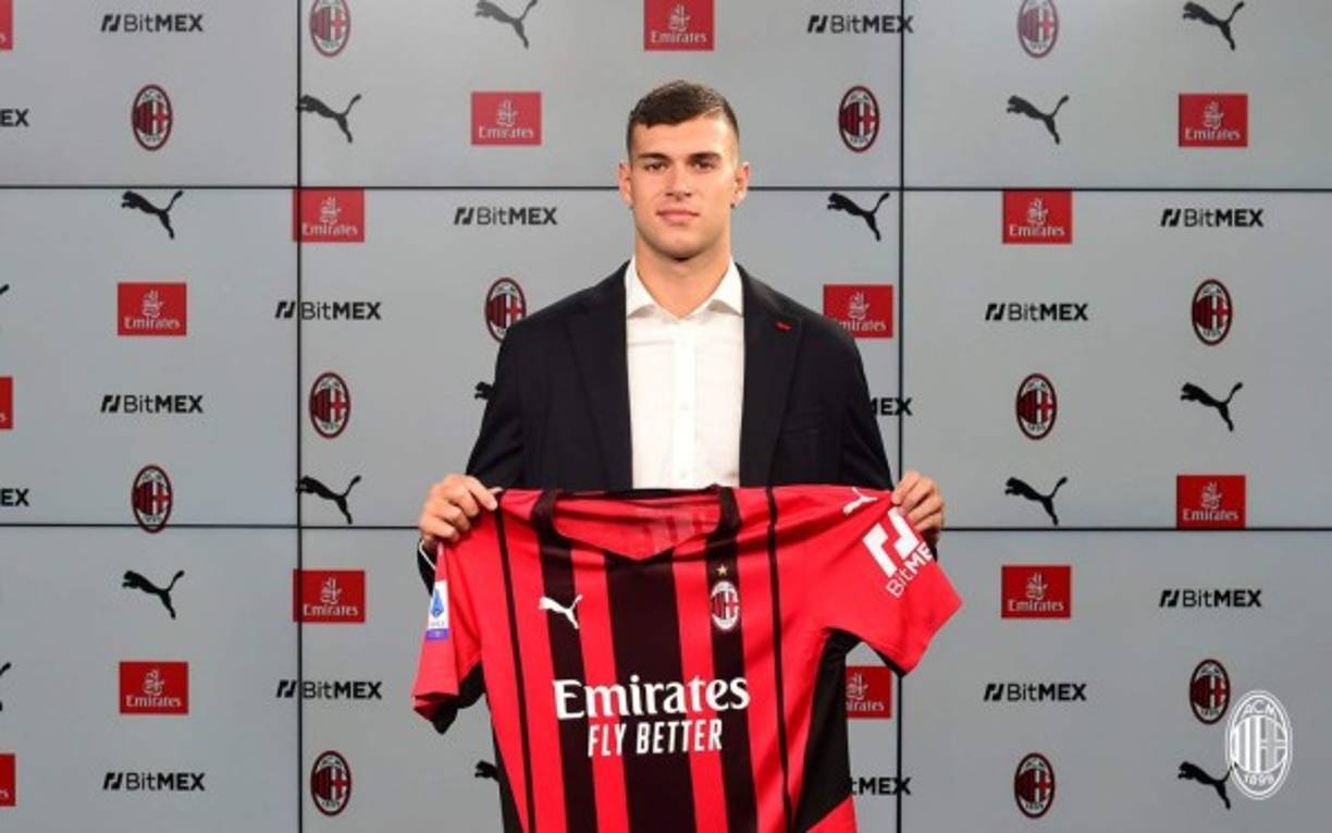 El AC Milan oficializó la contratación del joven delantero italiano, Pietro Pellegri, procedente del AS Mónaco. La operación se cierra en torno al millón de euros y el caudro rossonero deberá abonar seis milllones más la temporada que viene para hacerse de forma definitiva con el jugador. El futbolista que debutó en la Serie A con tan solo 15 años, vuelve a Italia, tras un paso sin demasiado protagonismo por el Mónaco.