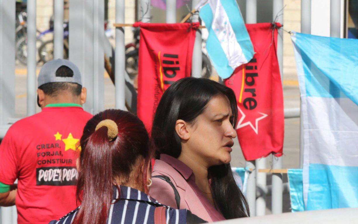 La semana anterior un grupo de empleados había denunciado a Roque por una serie de actos de corrupción, derroches, abusos.