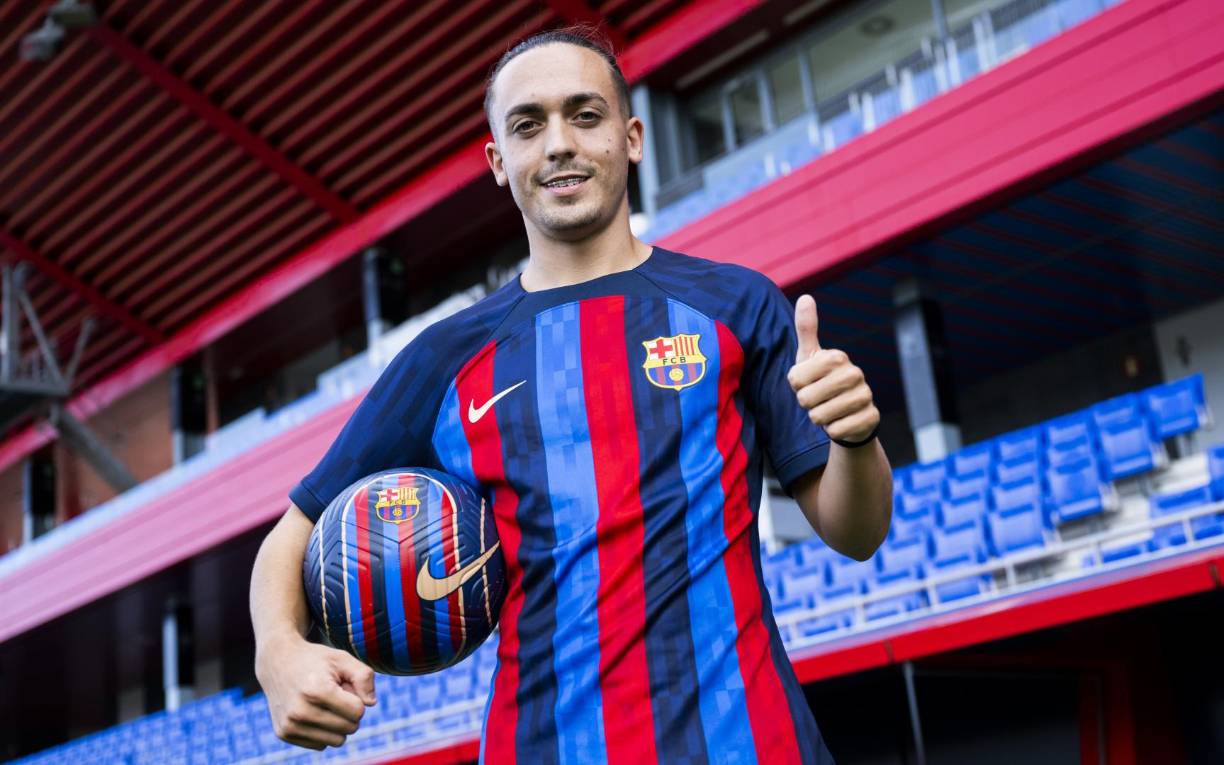 El FC Barcelona ha fichado para su filial al mediocentro ofensivo español Luismi Cruz, quien llega procedente del Sevilla en calidad de cedido por el resto de la temporada. “Estoy muy ilusionado, es un sueño que tenía desde chico”, dijo el jugador. “Estoy centrado en el Barça Athlètic y si van bien las cosas y Xavi me da la oportunidad, estaría encantado. Desde pequeño es un club que me agrada”, agregó.