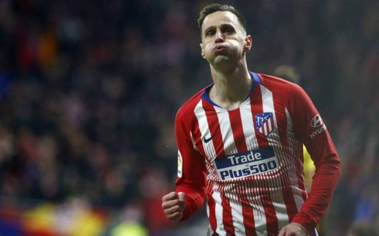 El delantero croata Nikola Kalinic está muy cerca de marcharse del Atlético de Madrid y su destino puede ser el Besiktas de Turquía. El diario As informa que el traspaso está cerca de concretarse, a pesar de que en un primer momento el futbolista quería continuar en la Roma, donde fue cedido.