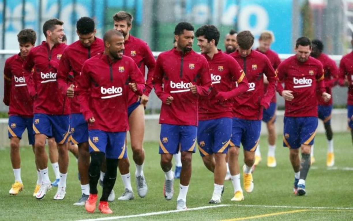 Poco a poco el entrenador holandés Ronald Koeman cuenta con más jugadores de la primera plantilla entrenando con el equipo. Este miércoles ha crecido el grupo con la incorporación de Messi y cuatro futbolistas más.