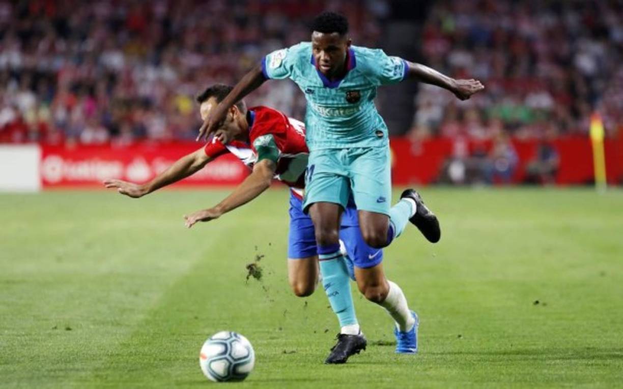 Ansu Fati también entró de cambio en el inicio del segundo tiempo.