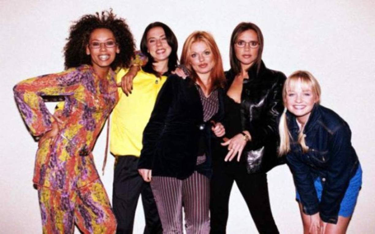 Emma Bunton, apodada Baby Spice (la infantil/la pequeña); Mel B, Scary Spice (la salvaje/la atrevida); Geri Halliwell, Ginger Spice (la pelirroja); Victoria Beckham, Posh Spice (la elegante) y Melanie C, Sporty Spice (la deportista), fueron toda una revelación y conquistaron a millones en todo el mundo tras su lanzamiento.<br/><br/>Estas son algunas de las cosas que probablemente no conocías de las Spice Girls.<br/>