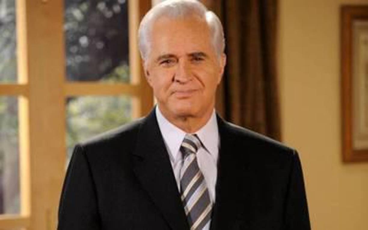 Rogelio Guerra: El actor murió el 28 de febrero de 2018. El mexicano fue conocido por sus interpretaciones en telenovelas e inició su carrera durante la década de 1960. Guerra fue diagnosticado con Alzheimer en 2013 y su salud se deterioró debido a que sufrió un derrame cerebral en 2015. Además, en febrero del 2015 fue hospitalizado debido a una operación de vesícula; al poco tiempo se dio a conocer su fallecimiento, el 28 de febrero de 2018 a los 81 años, producto de un paro respiratorio.