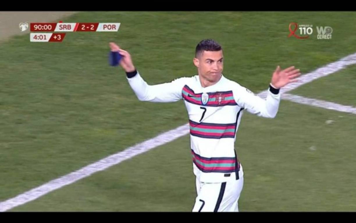 Las protestas le costaron a Ronaldo la tarjeta amarilla, retirándose de la cancha visiblemente molesto y arrojando al suelo el brazalete de capitán.<br/><br/>