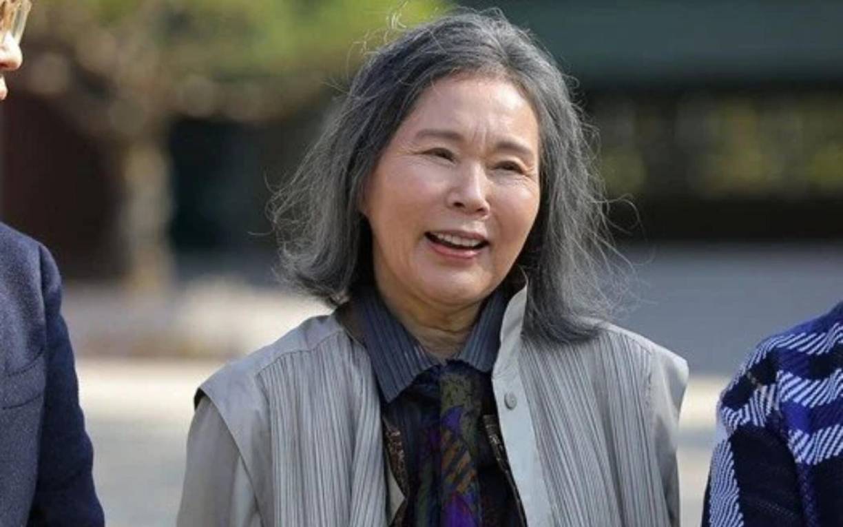 La actriz surcoreana <b>Lee Joo-shil</b>, reconocida por su participación en la serie El juego del calamar, falleció este domingo a los 81 años debido a un <b>cáncer de estómago</b>, según informó su agencia. <b>Joo-shil </b>había sido diagnosticada con la enfermedad el pasado mes de noviembre y murió en su hogar familiar en Uijeongbu, al norte de Seúl.