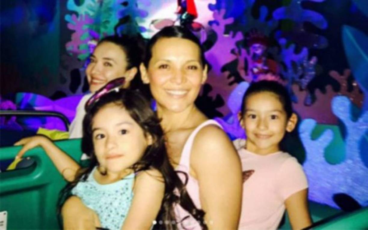 Es por eso que se ha declarado Alerta Amber para encontrar a las niñas.<br/><br/>Las pequeñas estuvieron bajo el cuidado de la 'comare morena' luego de la separación del ahora esposo de Karla Panini, comare 'guera' y examiga de Luna. <br/><br/>A través de las redes sociales, Luna presumía los momentos y viajes que compartía con Sara, Nina y sus hijos mayores.