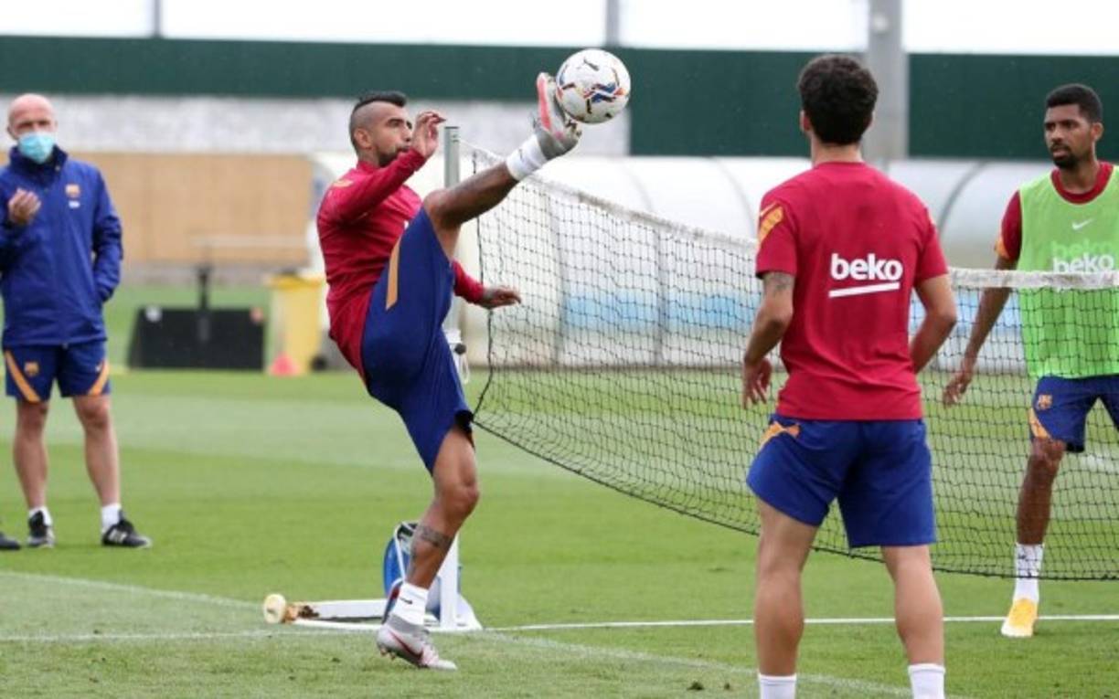 Si el entrenamiento comienza a las nueve y media, quiere a toda la plantilla disponible lista a esa hora en el campo de entrenamiento. En otros años, el comienzo de la sesión solía retrasarse.