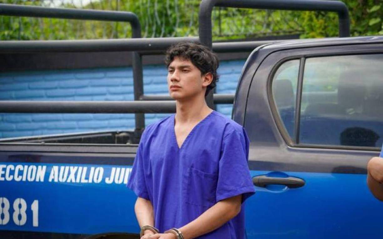 Testigos también mencionaron que Edward Gaitán durmió en su cuarto con el cuerpo de su hermanastro debajo de la cama.