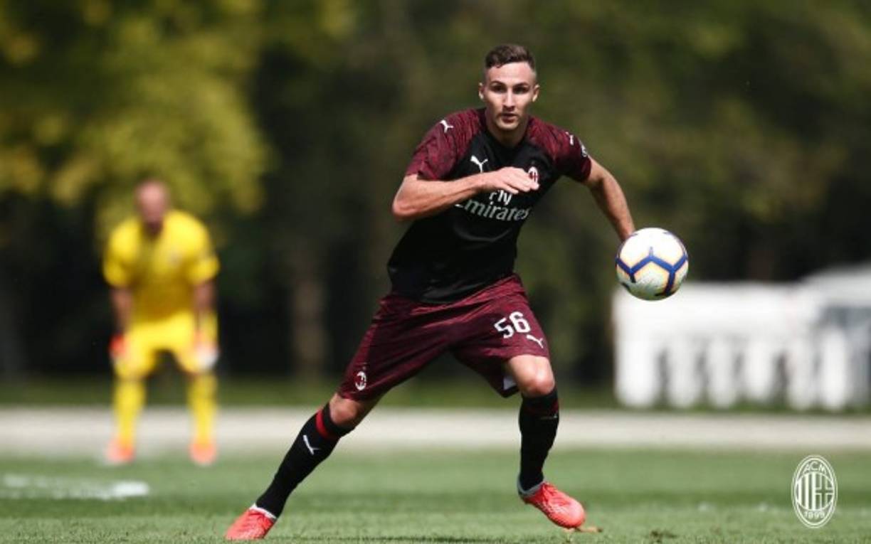 El AC Milan ha vendido al defensor checo Stefan Simic a título definitivo al Hajduk Split de Croacoa. Se va gratis y firma por 4 temporadas con el club croata.
