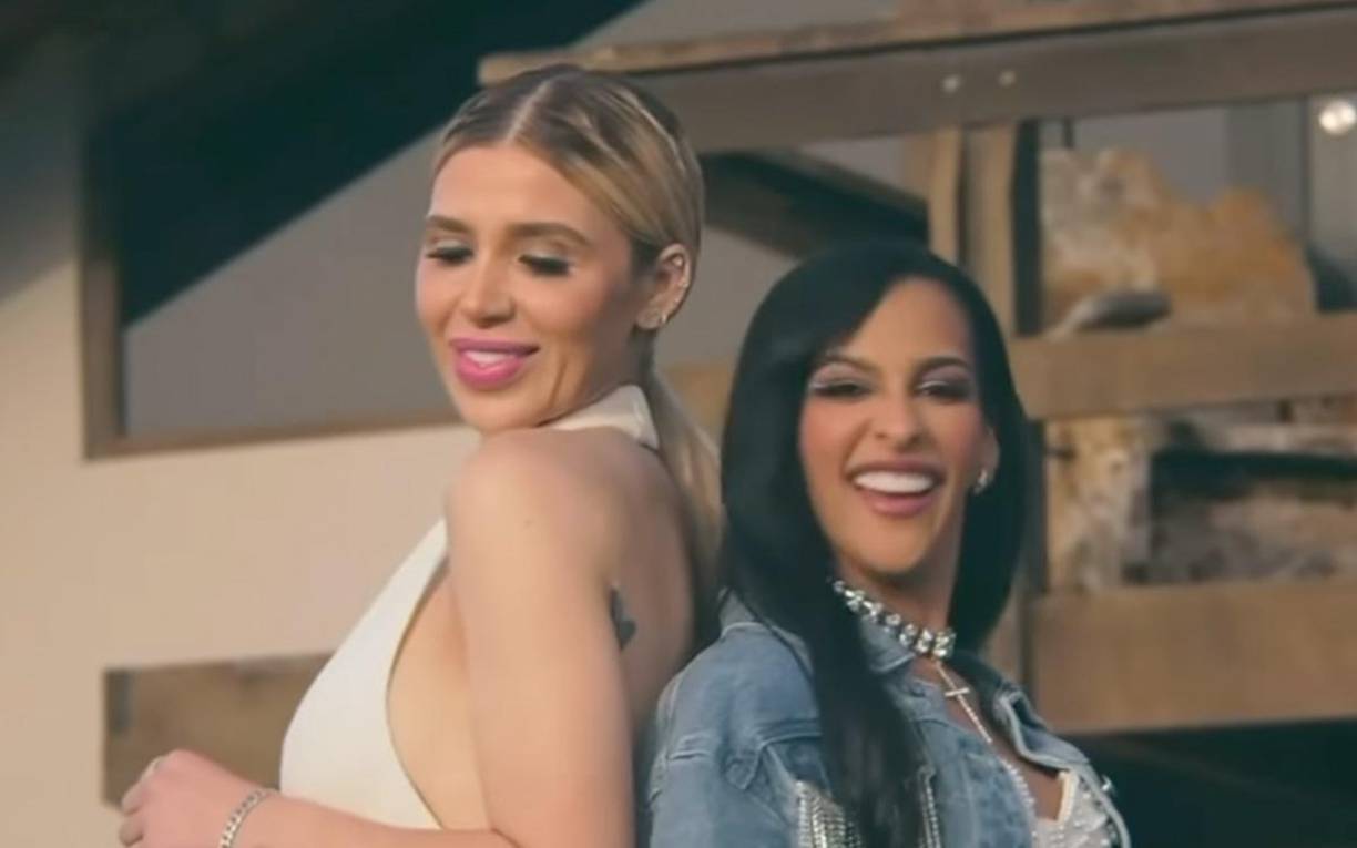 La canción, titulada ‘La Señora’ e interpretada por Colón, fue escrita por Mario Delgado, conocido como el ‘Cachorro’, quien ya había compuesto corridos en honor del narcotraficante mexicano.