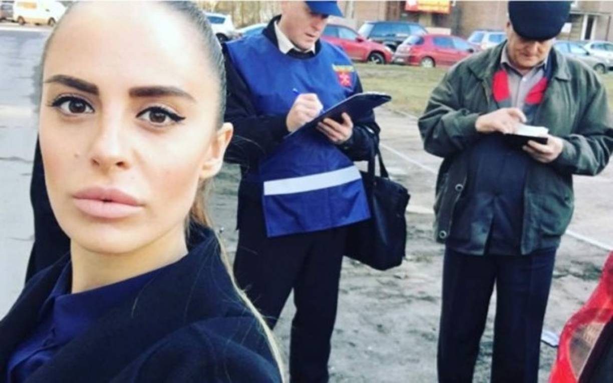 Eleonor con sus compañeros de oficina.