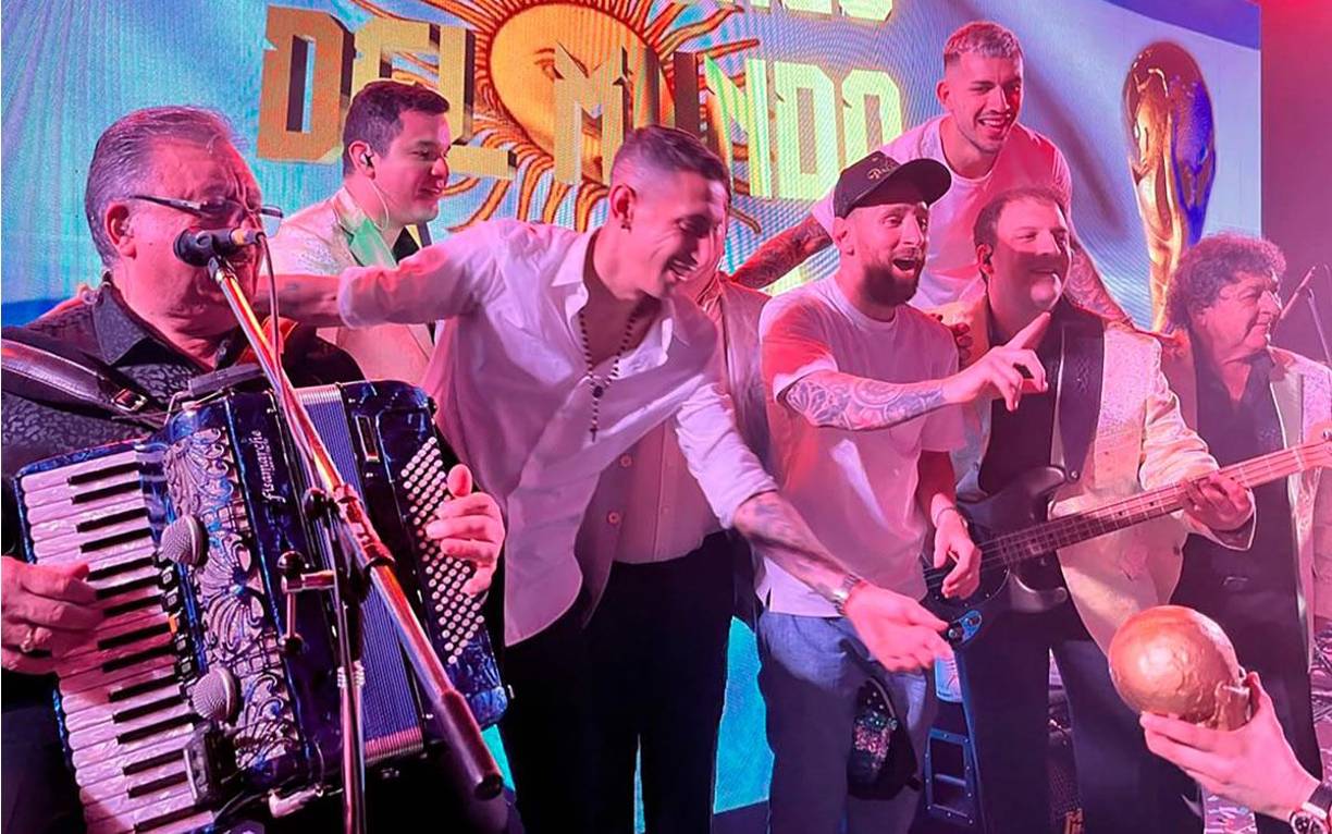 Lionel Messi ofreció en la noche del jueves una gran fiesta en Rosario, su ciudad nata, para despedir el año con amigos y compañeros en la selección argentina de fútbol que recientemente se consagró campeona en Qatar 2022. Hubo de todo.