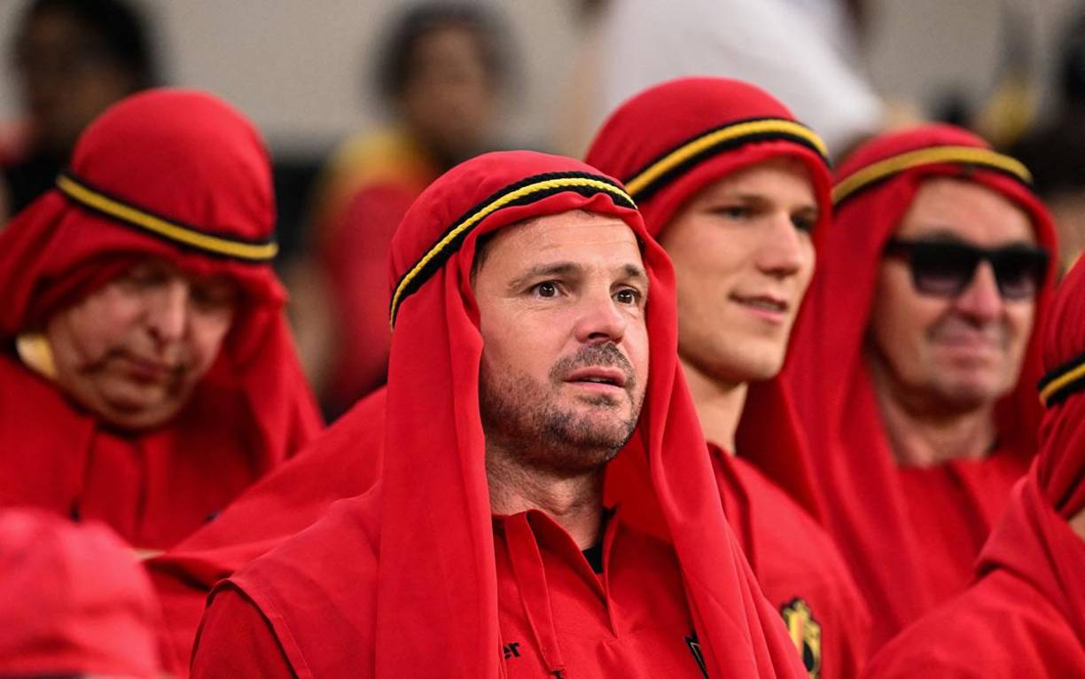 Algunos aficionados belgas se vistieron como árabes.