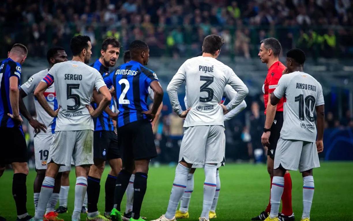 El árbitro esloveno Slavko Vincic fue el gran protagonista del partido Inter-Barcelona.