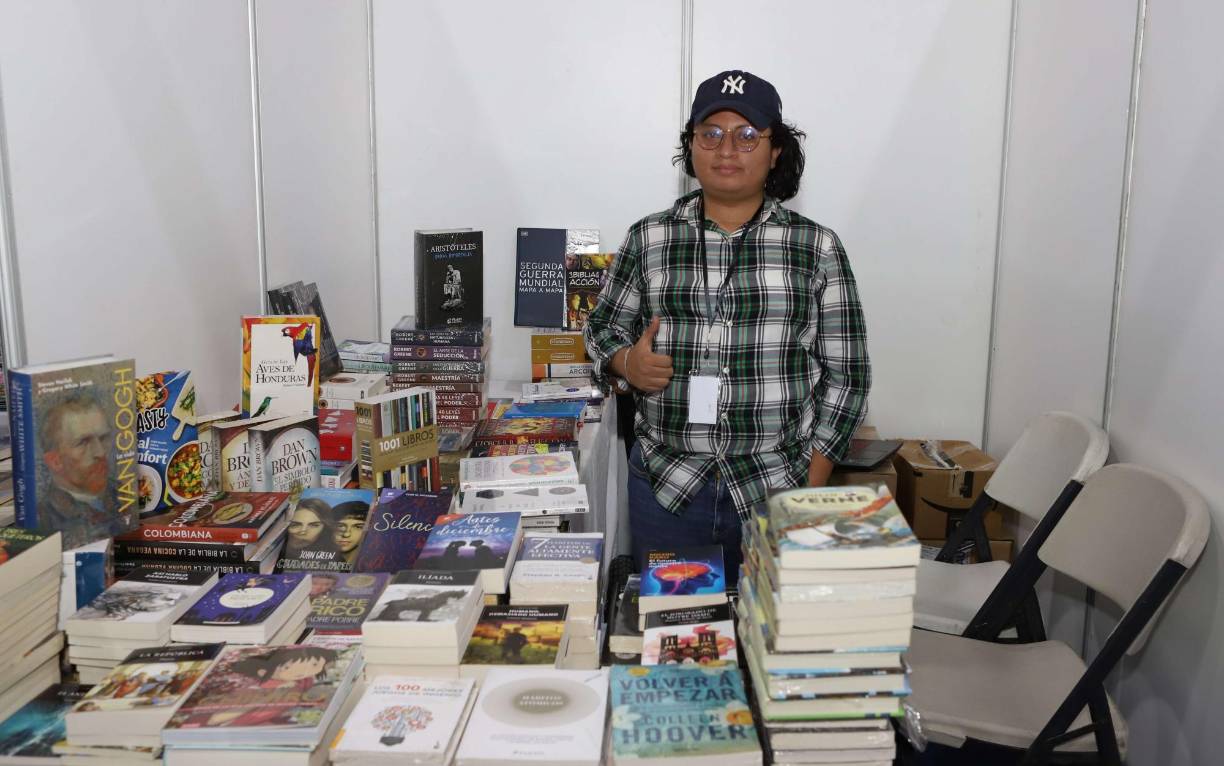 Jimmy González de Electrofree Bookstore, ubicada en Tegucigalpa.
