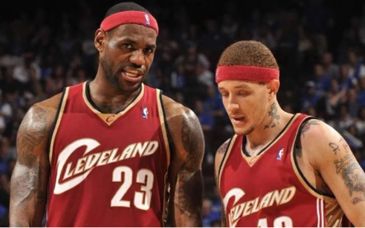 West jugó durante ocho años en la élite del baloncesto e incluso llegó a ser compañero de Lebron James en los Cleveland Cavaliers, ganando más de 16 millones de dólares.