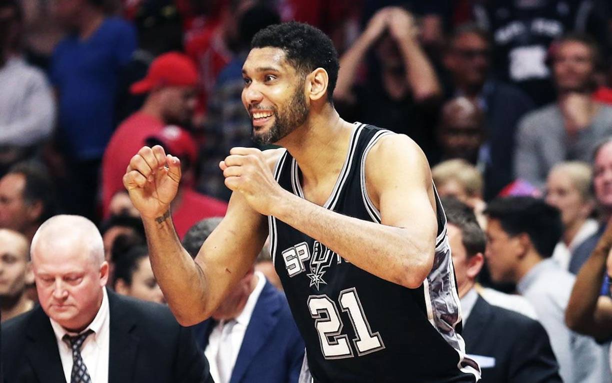 16. Tim Duncan (baloncesto) - Cuatro veces campeón de la NBA, miembro del salón de la fama de baloncesto, dos veces MVP de las Finales y dos de la NBA.
