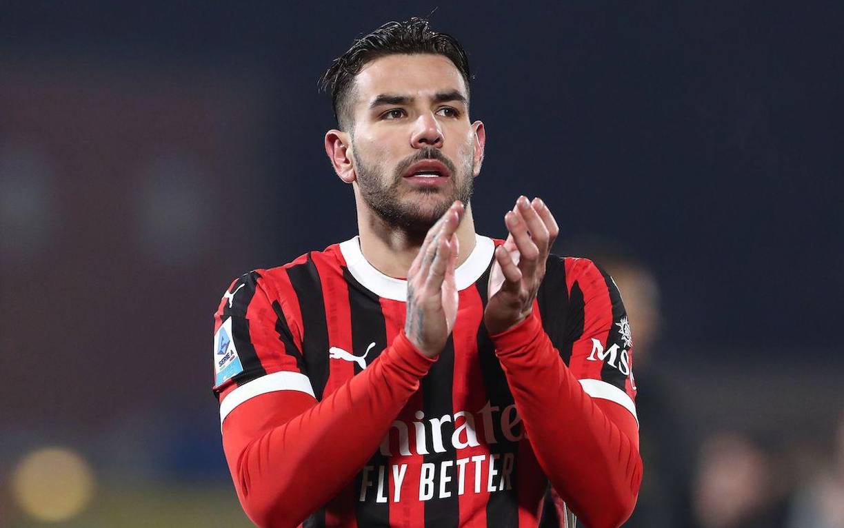 El AC Milán estaba dispuesto a desprenderse de Theo Hernández en el mercado de fichajes, llegando a un acuerdo con el Como por una cifra cercana a los 40 millones de euros. Sin embargo, el lateral francés tomó la decisión de rechazar la propuesta, frustrando los planes del conjunto rossonero, según informa Corriere della Sera.