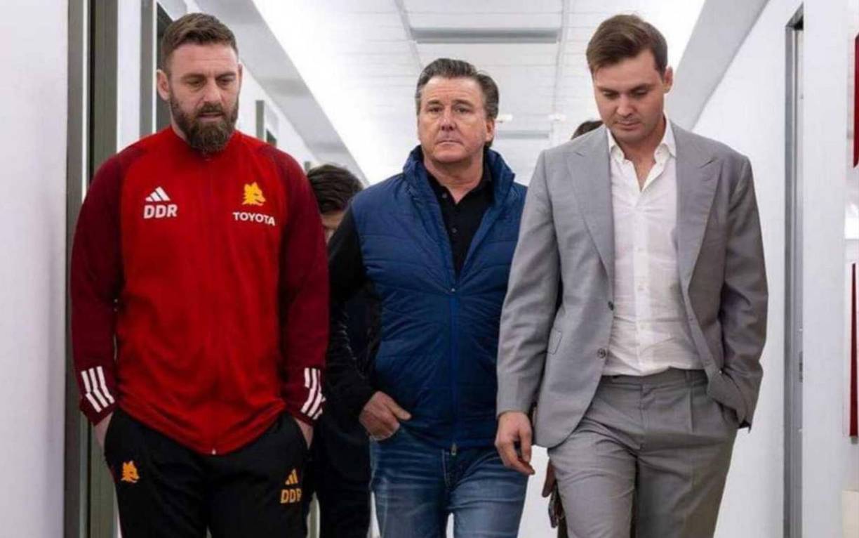  OFICIAL / El italiano Daniele De Rossi ha renovado hasta 2027 su contrato como entrenador de la Roma, en cuyo banquillo reemplazó en enero al portugués José Mourinho, anunció este martes el equipo capitalino.