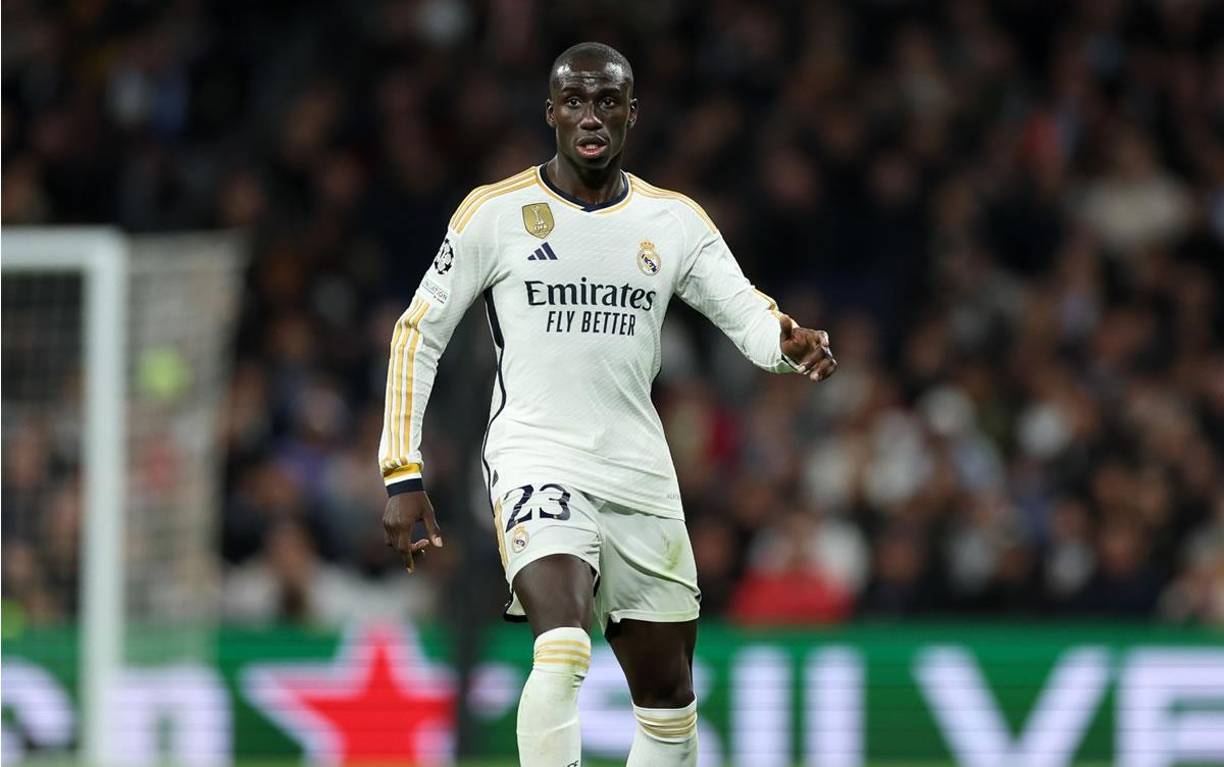 Ferland Mendy - El francés aparecerá en el lateral izquierdo de los merengues. Tiene la confianza de Ancelotti.