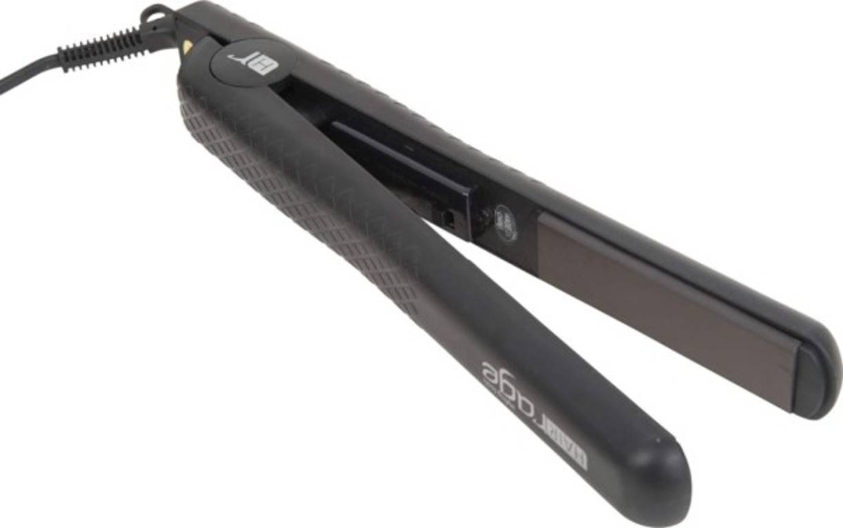 1. Desenchufe aparatos eléctricos como secadoras, planchas o rizadores de pelo después de usarlos.