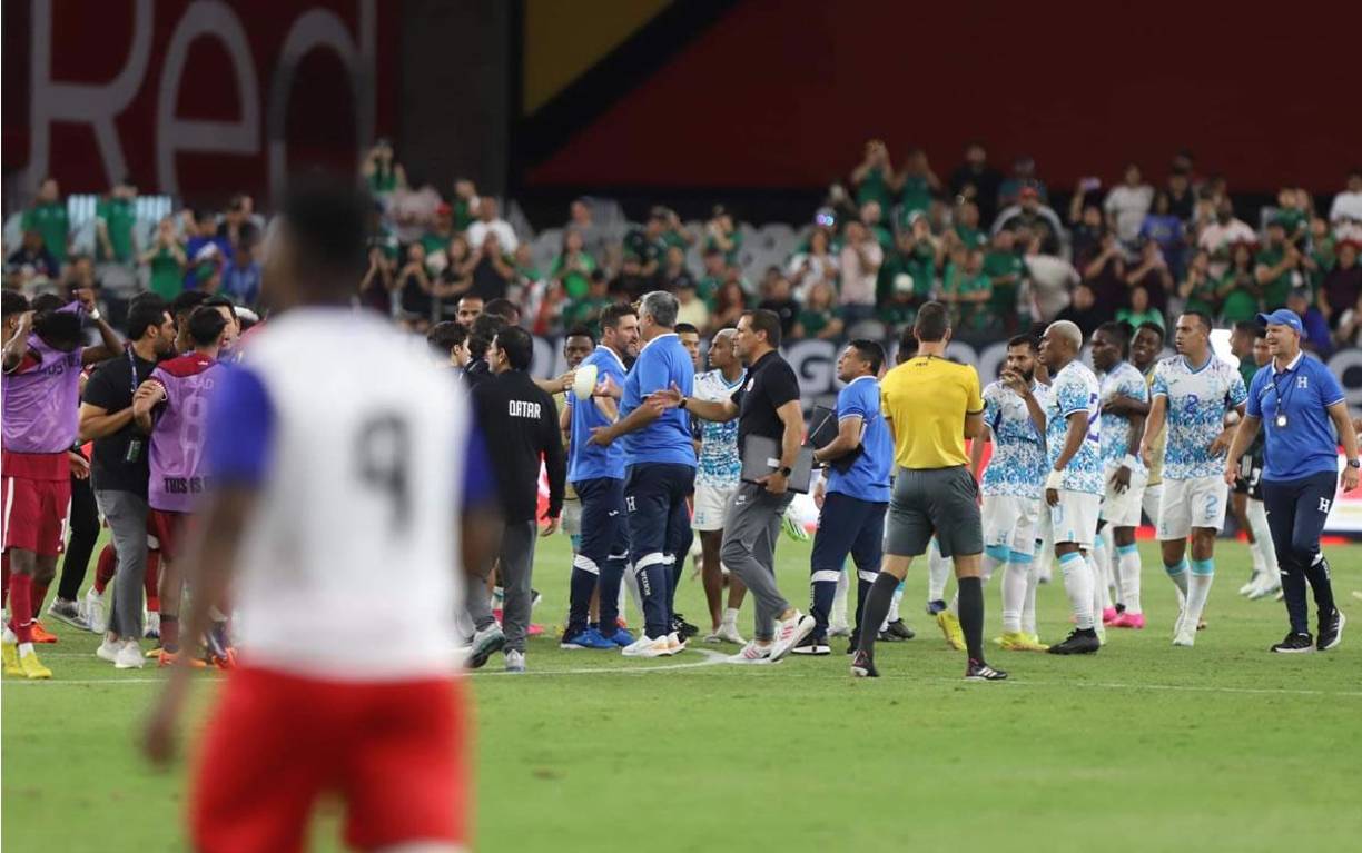 Hasta Diego Vázquez tuvo que intervenir en la pelea entre los jugadores.