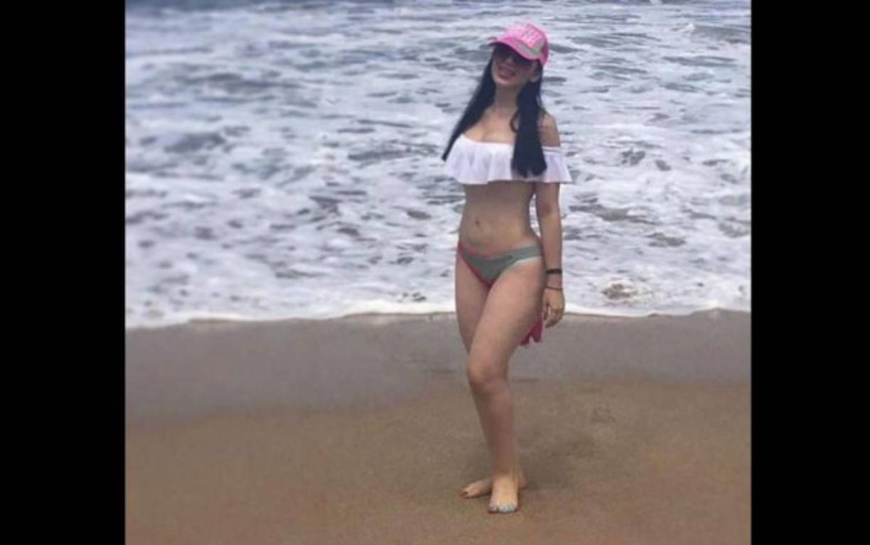 La joven no es tímida al presumir su escultural figura en redes sociales.