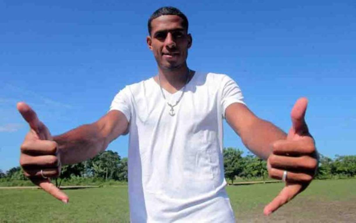 Eddie Hernández: Al delantero hondureño se le acaba su contrato con el Zob Ahan de la Liga Premier de Irán y su agente le busca otro equipo. No se descarta que regrese a Honduras.