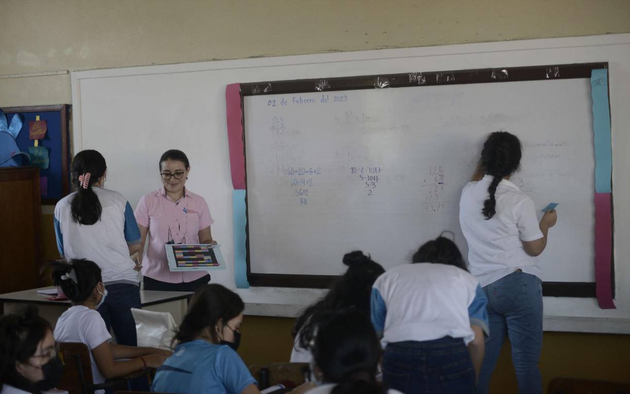 “Contamos con un personal altamente cualificado en todos los niveles y, por tanto, ofrecemos también estas metodologías que van a la vanguardia con la tecnología y la educación, para preparar a nuestros jóvenes con el fin de que sean personas competentes en la sociedad”.