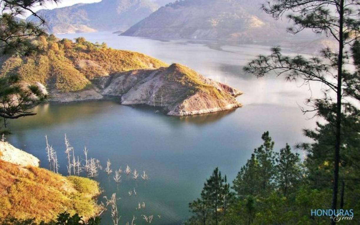 Los paisajes alrededor del Embalse de la presa El Cajón. Foto Joel David Guevara.