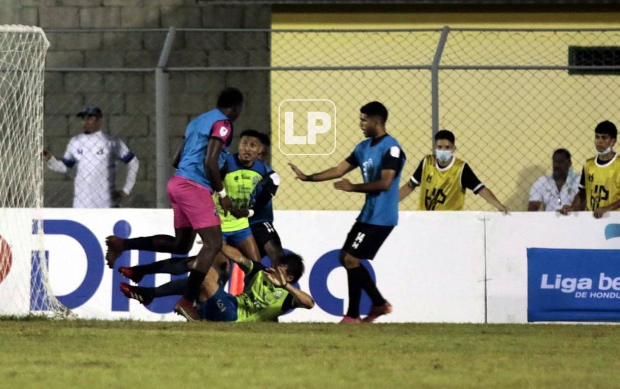 Jugadores del Honduras Progreso y Olancho FC protagonizaron una pelea en el segundo tiempo del partido.