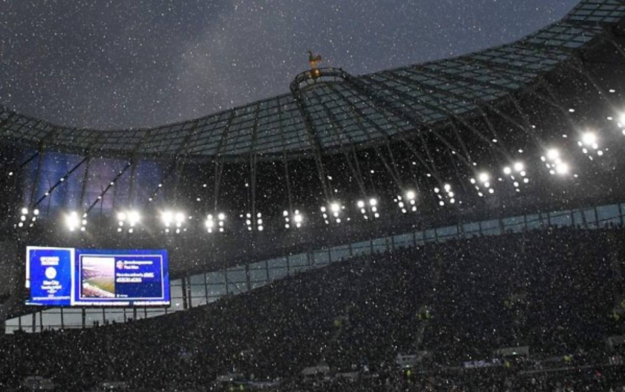 El nuevo estadio lleva por nombre 'Tottenham Hotspur Stadium' a la espera de un socio patrocinador y cuenta con una capacidad para más de sesenta mil espectadores, el segundo estadio de un club más grande de Inglaterra, por detrás de Old Trafford, con 75.000 butacas y el cuarto de todo Reino Unido, por detrás de Wembley con 90.000 (donde estaba jugando sus partidos el Tottenham durante la construcción) y el Millenium Stadium de Cardiff (País de Gales) con 74.500.