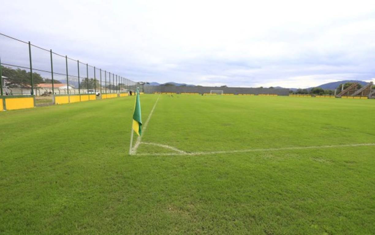 70 metros de ancho es la medida de la cancha del estadio del Parrillas One.