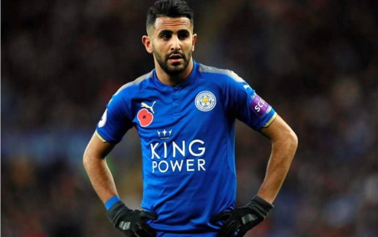 El Liverpool no ha tardado en encontrar sustituto a Philippe Coutinho. Tras la venta ya confirmada del jugador brasileño al Barcelona, los reds necesitaban un jugador ofensivo que pudiera sustituir la importante baja del carioca, y el elegido ha sido el argelino del Leicester City, Riyad Mahrez. Podría pasar el domingo el reconocimiento médico en Francia según apunta beIN SPORTS Francia. El argelino, llegaría a Liverpool por 55 millones de euros, una importante cantidad pero que aún así dejaría beneficio al Liverpool ya que la venta de Coutinho les dejó 120 millones de euros en las arcas.