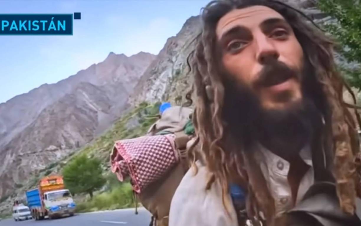 En un relato sorprendente a través de un video del canal Pakistan Tourism en YouTube, se revela que el objetivo inicial de Pons era cruzar a India, pero las complicaciones para obtener la visa necesaria modificaron sus planes, obligándolo a regresar a Islamabad con la esperanza de cruzar la frontera hacia China.