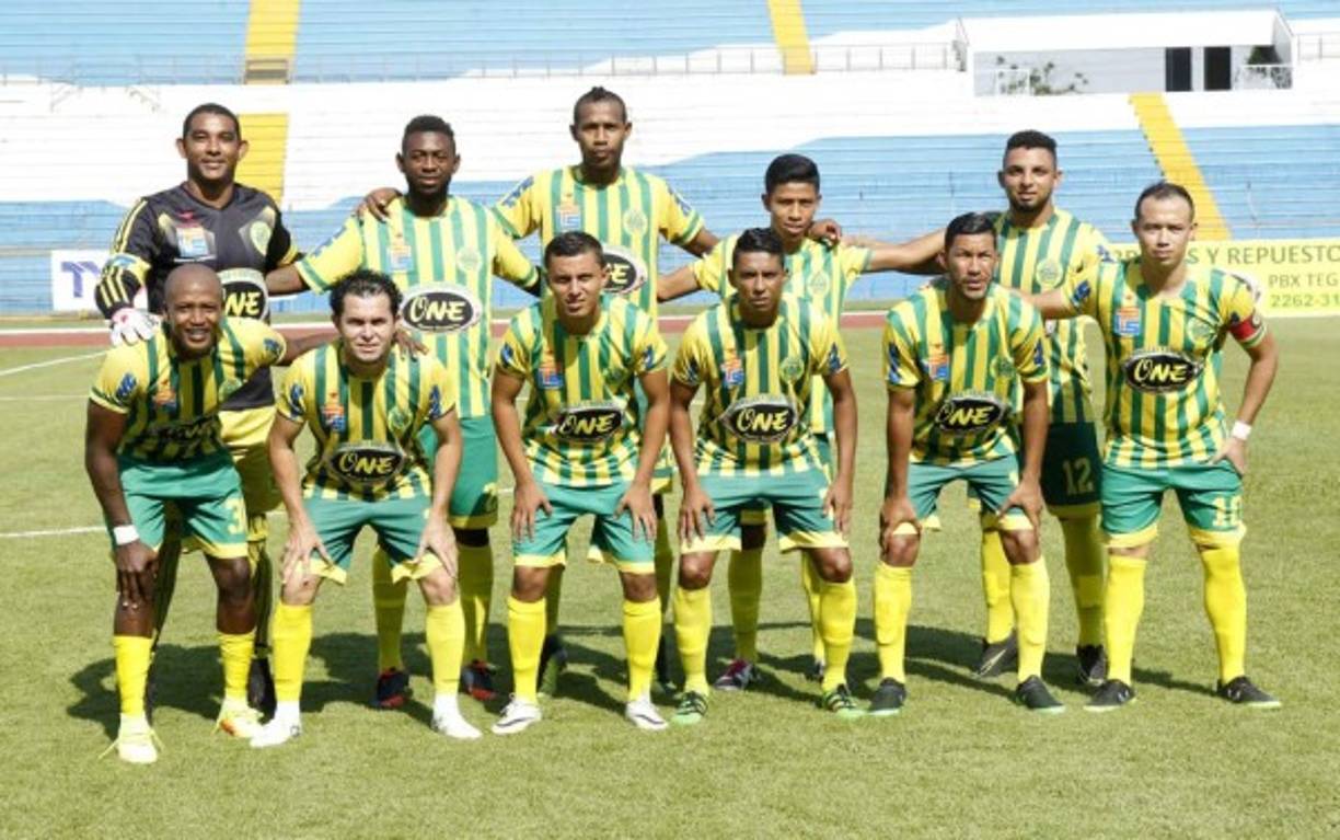 Los 11 futbolista del Parrillas One que iniciaron el partido contra el Gimnástico.