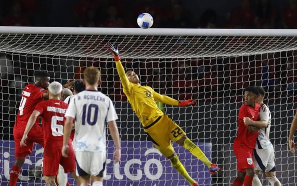 Panamá avanzó a los cuartos de final de la Nations League de Concacaf tras vencer en un global de 3-2 a Costa Rica luego de haber empatado 2-2 la noche del lunes en un juego donde el VAR fue protagonista. 