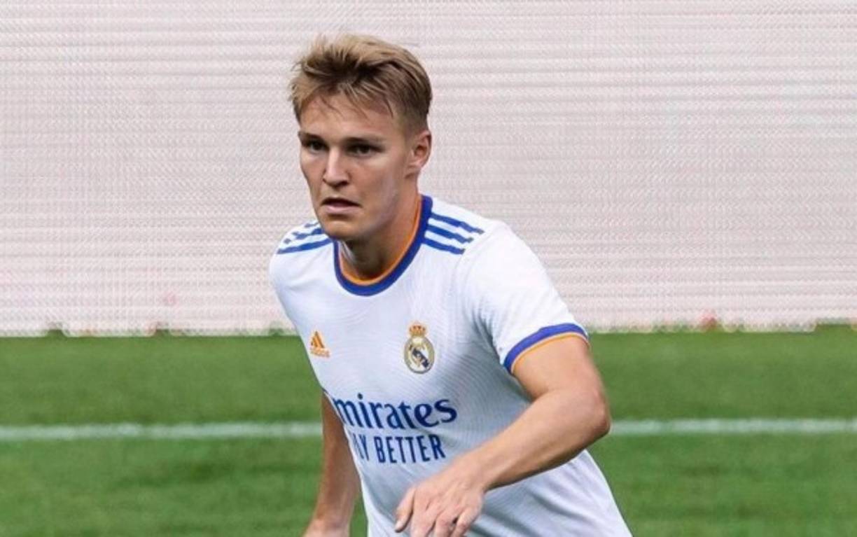 Martin Odegaard finalmente no saldrá del Real Madrid. El club blanco le ha transmitido que quiere que siga porque le considera un jugador importante. Eso sí, deberá tener paciencia. Al noruego se le cierra la puerta de salida ante la lesión que ha sufrido Toni Kroos.