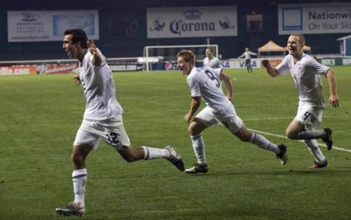 El 14 de octubre del 2009 se vivió un momento histórico. El estadounidense Jonathan Bornstein le anotó a Costa Rica al minuto 94 y con ello mandó a los ticos al repechaje y a Honduras al Mundial tras 28 años de no poder clasificar a una Copa del Mundo.