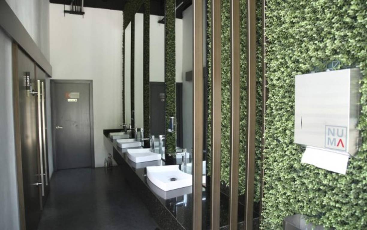 El centro ha utilizado un moderno concepto y su diseño es agradable, lo que ha resultado atractivo. Está ubicado sobre el bulevar Mackey, en la zona noroeste de San Pedro Sula.