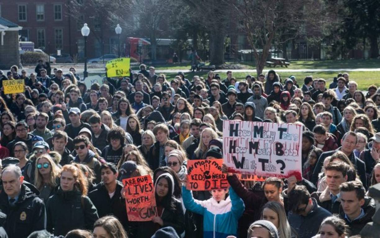 Los grupos estudiantiles iniciaron luego una caminata desde la Casa Blanca hasta el Capitolio, la sede del Congreso.