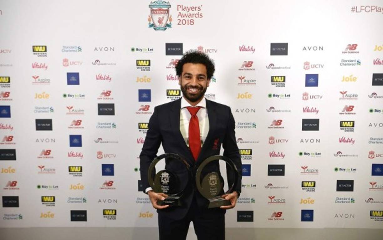Mohamed Salah ha confirmado donde jugará la próxima temporada. El astro egipcio, del que se afirmó que le quiere el Real Madrid, dijo en la noche del jueves en el acto de entrega de premios del Liverpool (recibió el galardón al Jugador del Año) que 'no me iré a ninguna parte, estoy muy bien aquí y acaba de empezar'. Foto Twitter Liverpool