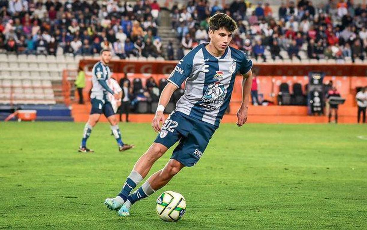 Todo nace luego que se dio a conocer la noticia de que Kevin Álvarez, actual elemento del Pachuca, podría llegar al América, encontrándose con Israel Reyes, quien es actual pareja de la que fue su novia.