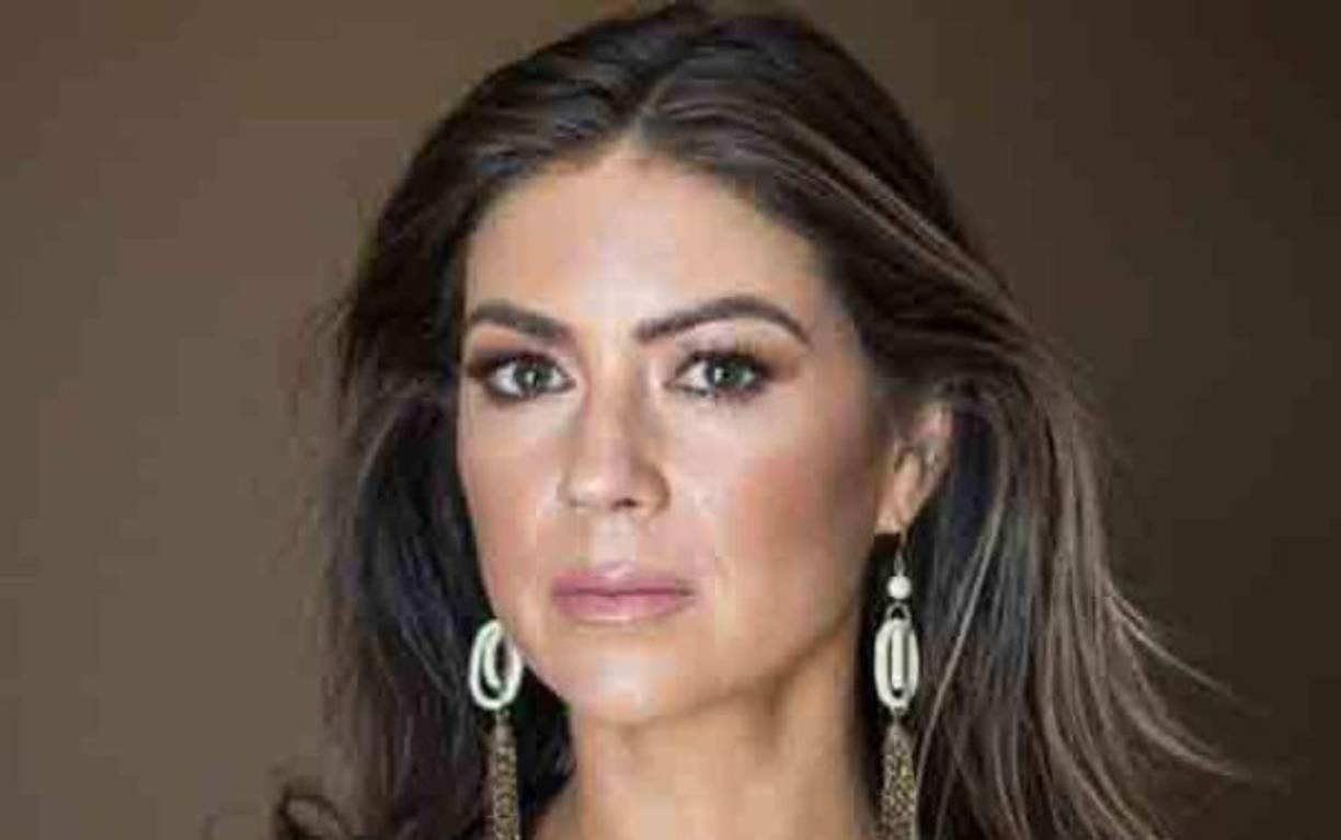 Ella es Kathryn Mayorga, la chica que ha denunciado a CR7 de haberla violado, Los hechos supuestamente ocurrieron en el 2009 cuando tenía 25 años de edad, vivía en Las Vegas en un complejo residencial de apartamentos y perteneciente a la “clase media-alta”. Conoció a CR7 en un casino y de inmediato Ronaldo la invito a su habitación.