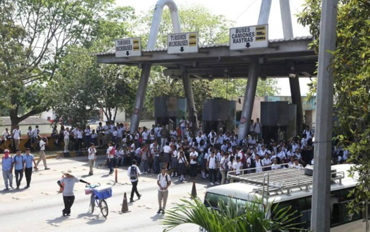 Los estudiantes del José Trinidad Reyes rechazan la jornada extendida por la inseguridad que atraviesa el país.