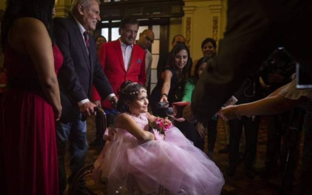 Milagros nació en abril de 2004 en un pueblo pobre cercano a Huancayo, con sirenomelia, una rara afección que se presenta en uno de cada 70.000 nacimientos en el mundo. <br/><br/>