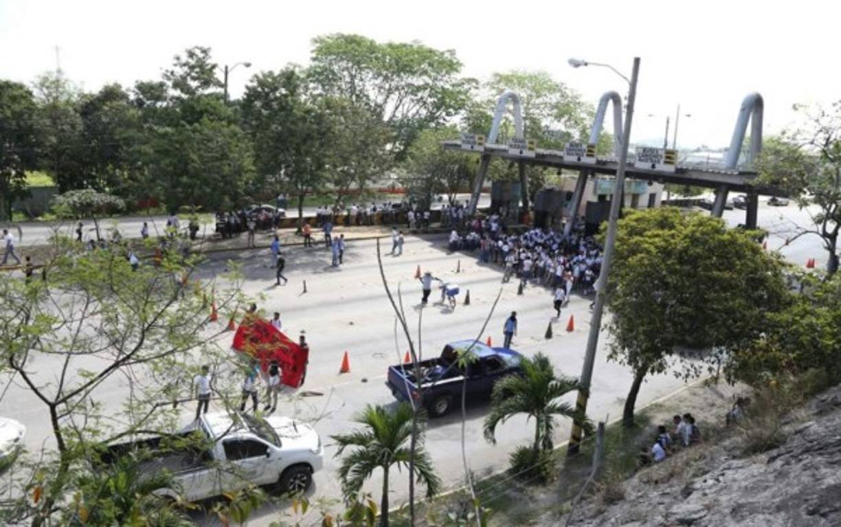 Los estudiantes del José Trinidad Reyes rechazan la jornada extendida por la inseguridad que atraviesa el país.