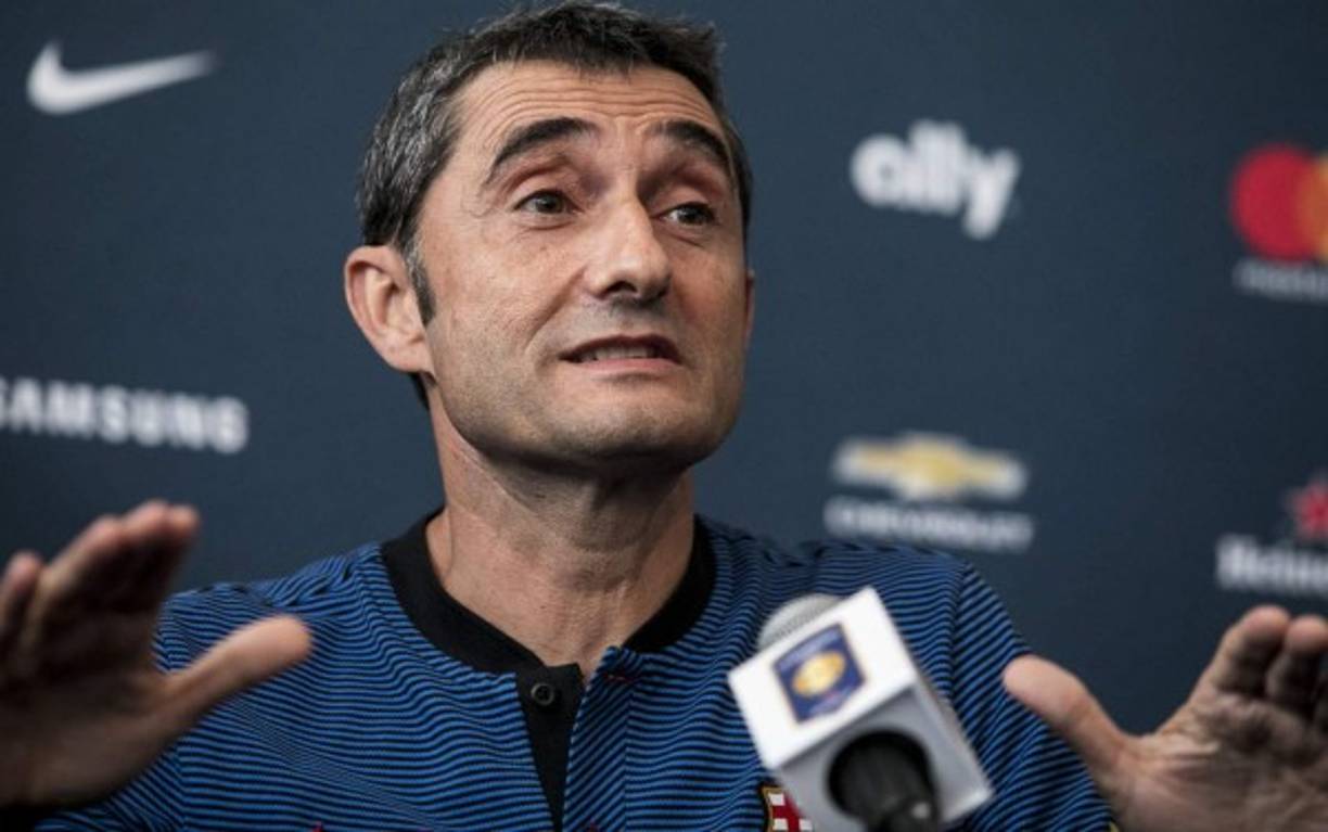 GRAF8244. SANT JOAN D´ESPÍ (BARCELONA), 23/02/2018.- El entrenador del FC Barcelona, Ernesto Valverde, durante la rueda de prensa que ha ofrecido antes del entrenamiento que el equipo azulgrana ha realizado en la ciudad deportiva Joan Gamper para preparar el partido de liga que mañana disputará ante el Girona FC en el Camp Nou. EFE/Enric Fontcuberta