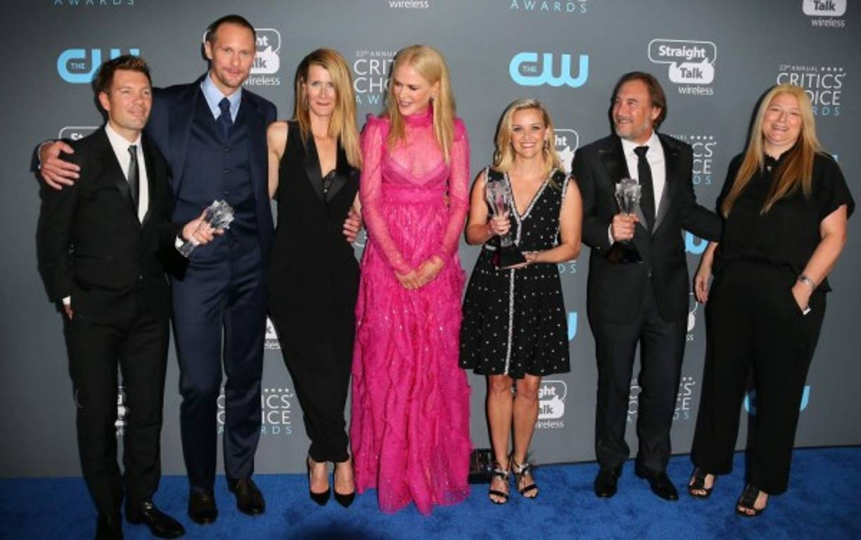 (I-D) Productor Per Saari, actores Alexander Skarsgaard, Laura Dern,Nicole Kidman, Reese Witherspoon productor Gregg Fienberg y Bruna Papandrea.<br/><br/>La miniserie de HBO 'Big Little Lies' arrasó en la premiación, llevando a casa cuatro galardones. Mejor miniserie, mejor actriz de miniserie (Kidman), mejor actor de reparto (Skarsgaard) y mejor actriz de reparto (Dern).<br/>